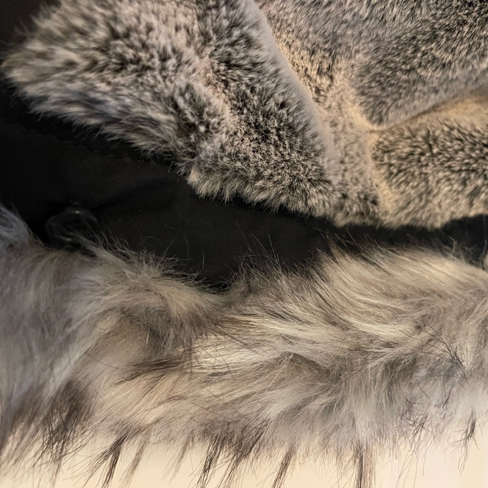 New without tags! Hollister Heritage Collection faux fur-lined parka. - Picture 5 of 7